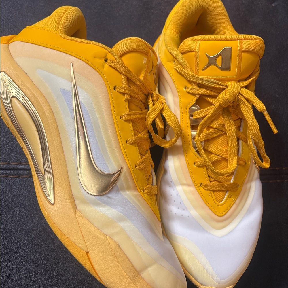 Nike A'One Basketball Shoes Men’s 10.5/Women’s 12